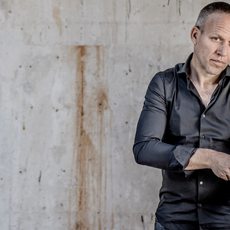  Avishai Cohen
Ron Carter 