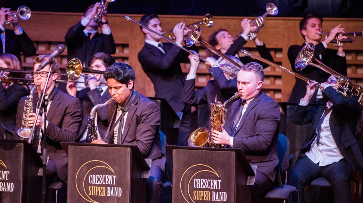 Crescent Super Band ©DR Crescent Super Band ©DR