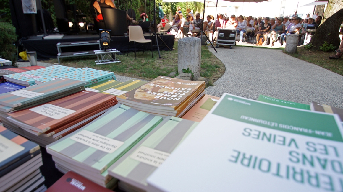 Feuilletons sous l’arbre